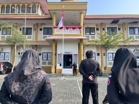 Jaga Disiplin, Perkuat Komitmen: Pesan Rahmadi di Apel Senin