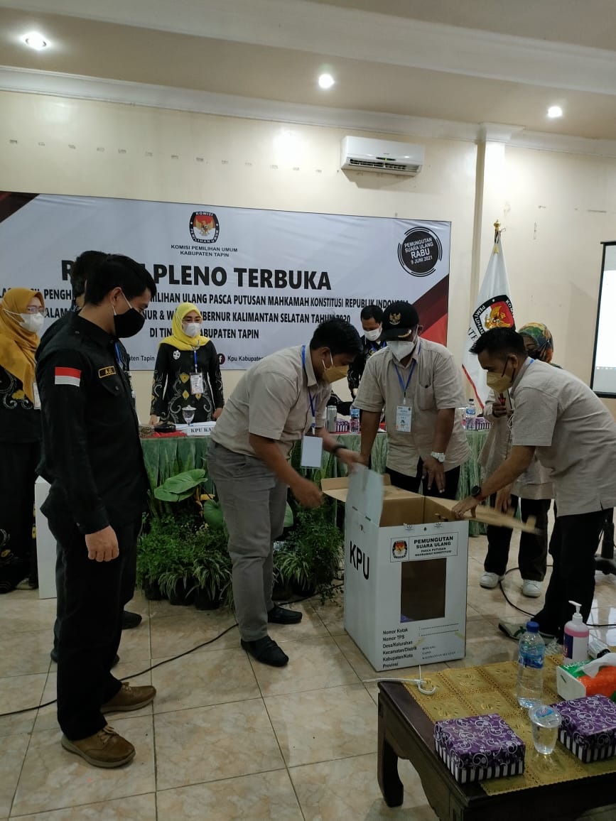 Pengawasan Rapat Pleno Terbuka Rekapitulasi Suara PSU Pilgub Kalsel 2020 Tingkat Kabupaten