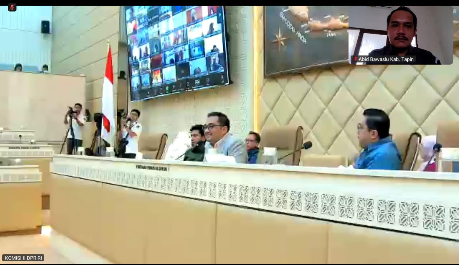 Ketua Bawaslu Tapin Abid Fikasi Gulo ikuti RDP Komisi II DPR RI Bersama Mendagri KPU Bawaslu dan DKPP secara daring