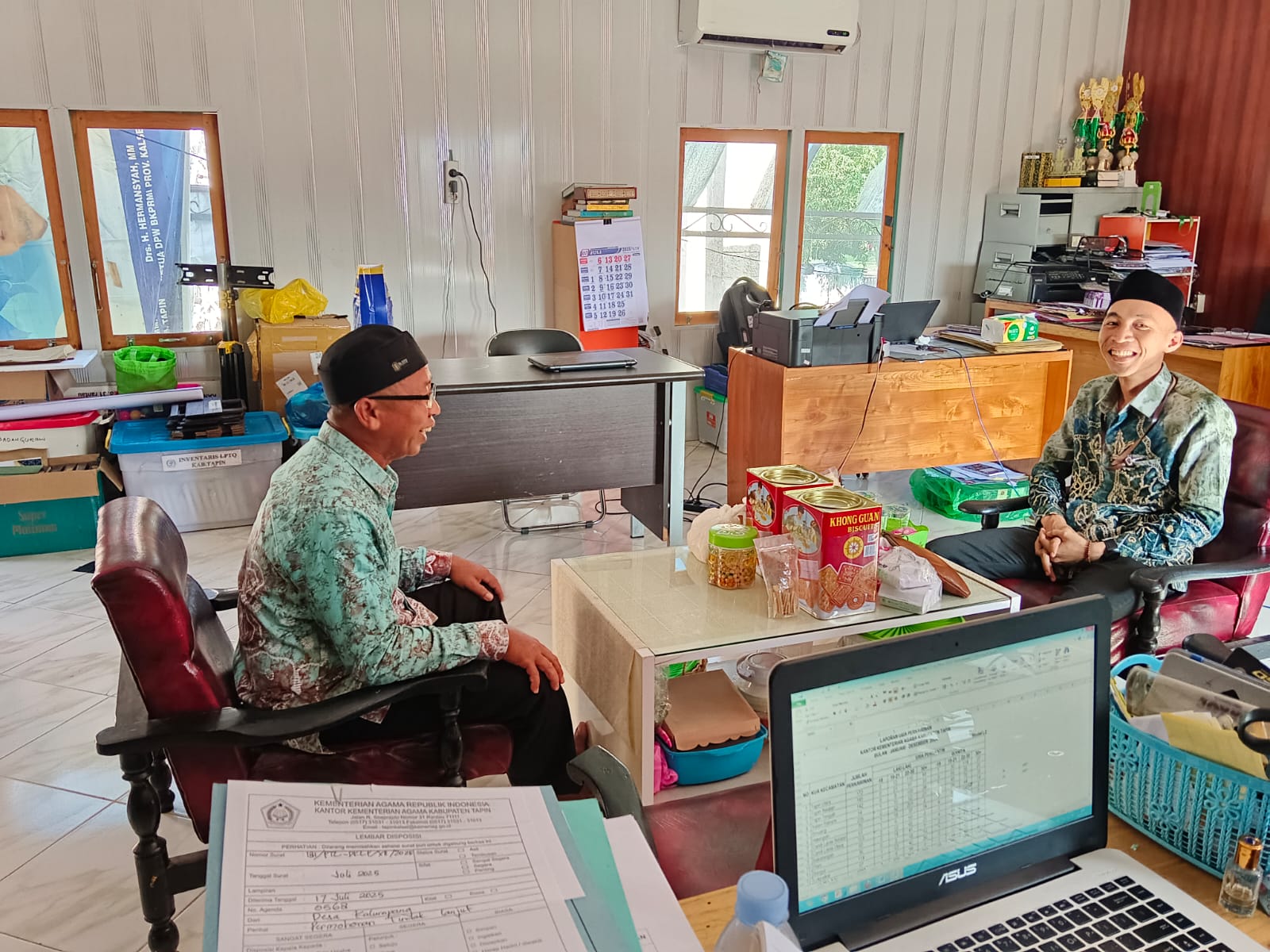 Anggota Bawaslu Kabupaten Tapin A Fadzlur Rahman sambangi Kementrian Agama Kabupaten Tapin untuk berkoordinasi terkait Pemutakhiran Data Pemilih Berkelanjutan (PDPB)