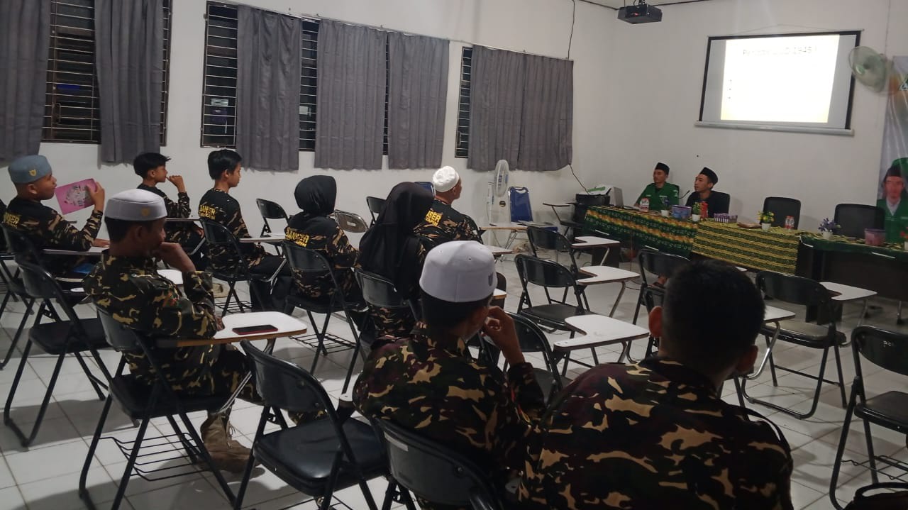 Rahman Paparkan Materi Wawasan Kebangsaan di DTD VI GP Ansor Tapin