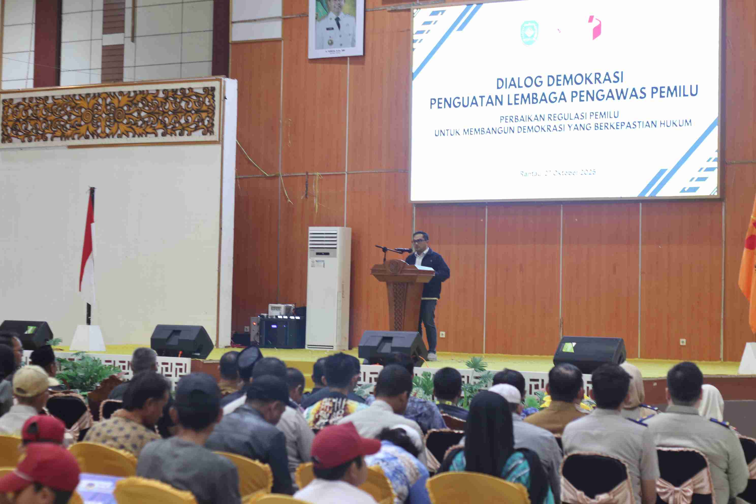 MRK saat memberikan sambutan pada acara Dialog Demokrasi Penguatan Lembaga Pengawas Pemilu