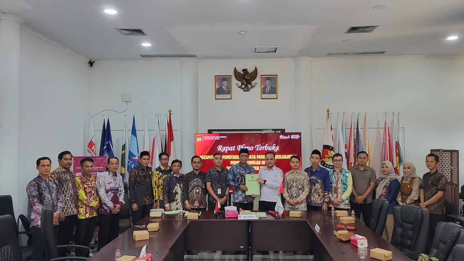 KPU Tapin Gelar Pleno Terbuka, Bawaslu Pastikan Pengawasan Berjalan di Setiap Tahapan PDPB