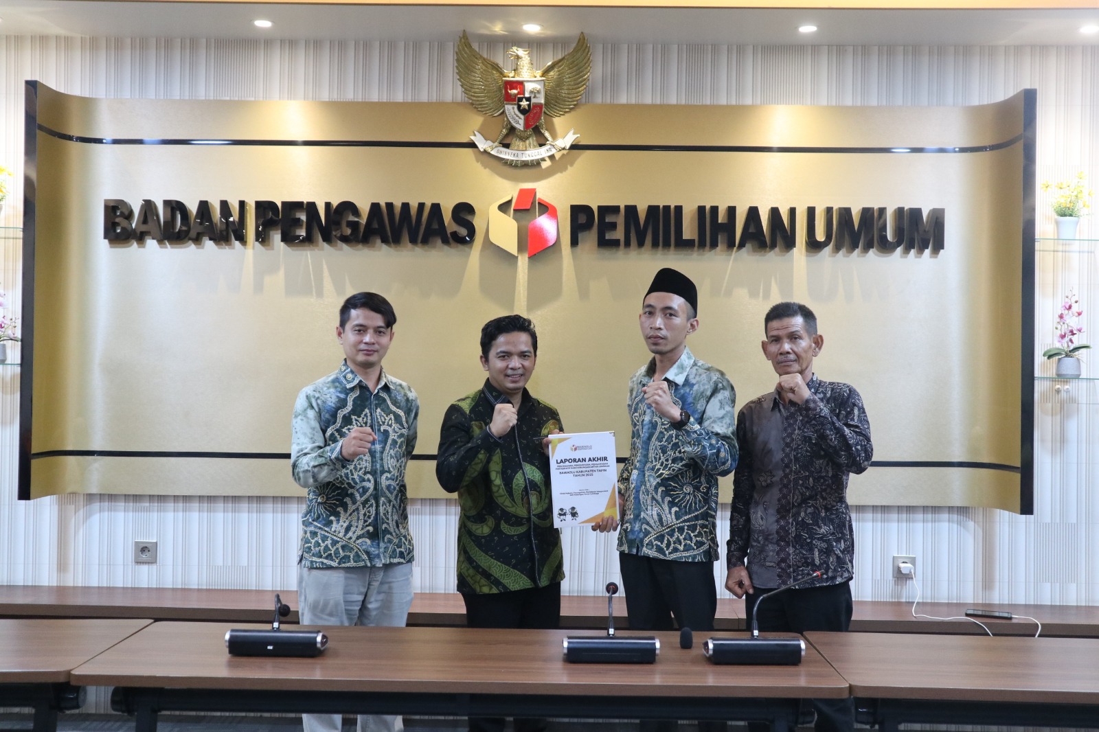 Bawaslu Tapin Sampaikan Laporan Pencegahan dan Kehumasan Tahun 2025 ke Bawaslu RI