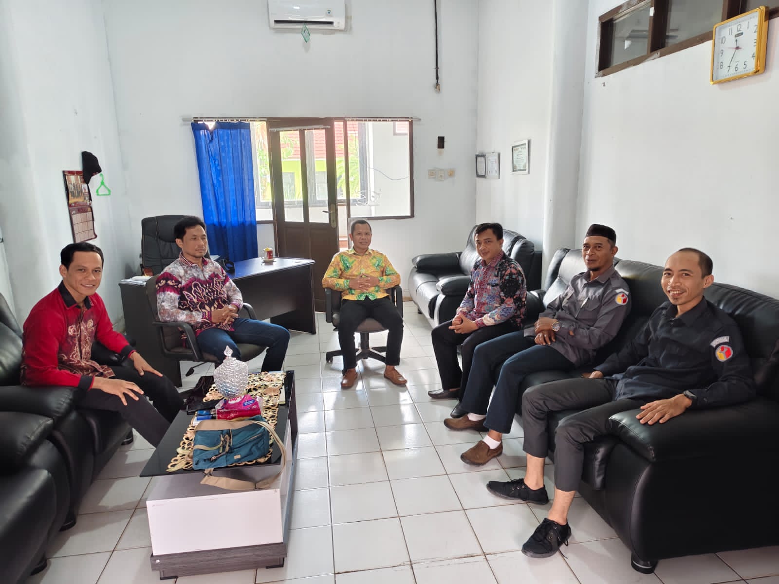 Perkuat Pengawasan di Luar Tahapan, Bawaslu Tapin Konsolidasi dan Silaturahmi dengan KPU Tapin