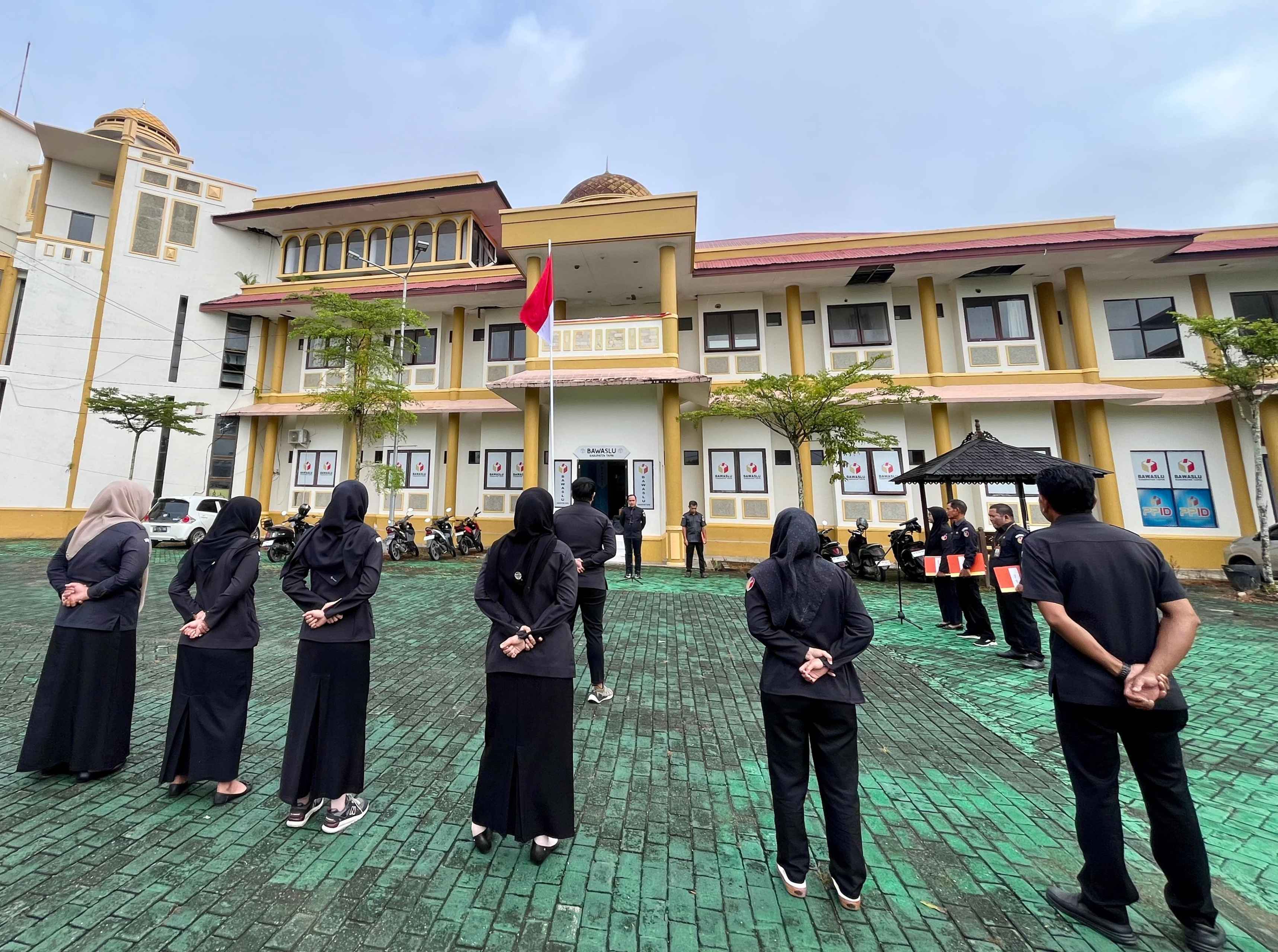 Awali Bulan Februari, Ketua Bawaslu Tapin Pimpin Apel Pagi