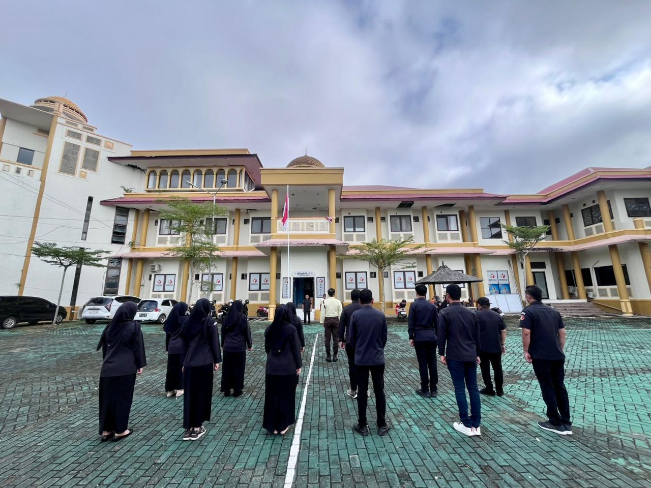 Disiplin Tetap Dijaga, Rahmadi Ingatkan ASN Bawaslu Tapin di Apel Pagi