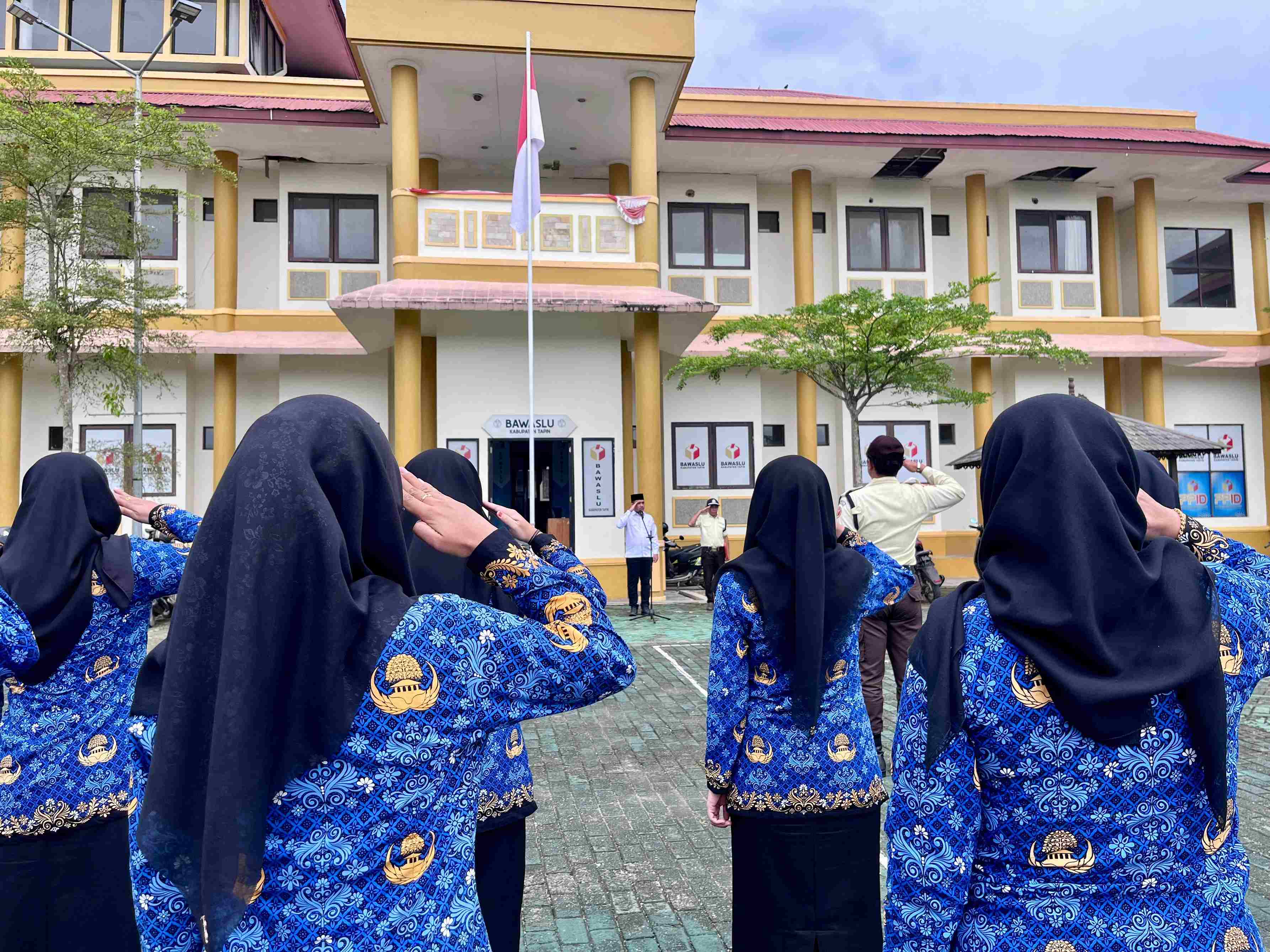Bawaslu Tapin Gaungkan Semangat Persatuan dalam Upacara Harkitnas 2026