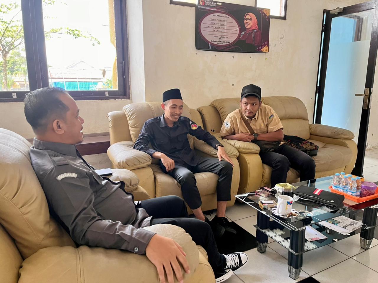 Bersama Media, Bawaslu Tapin Bangun Demokrasi Sehat dan Bebas Hoaks