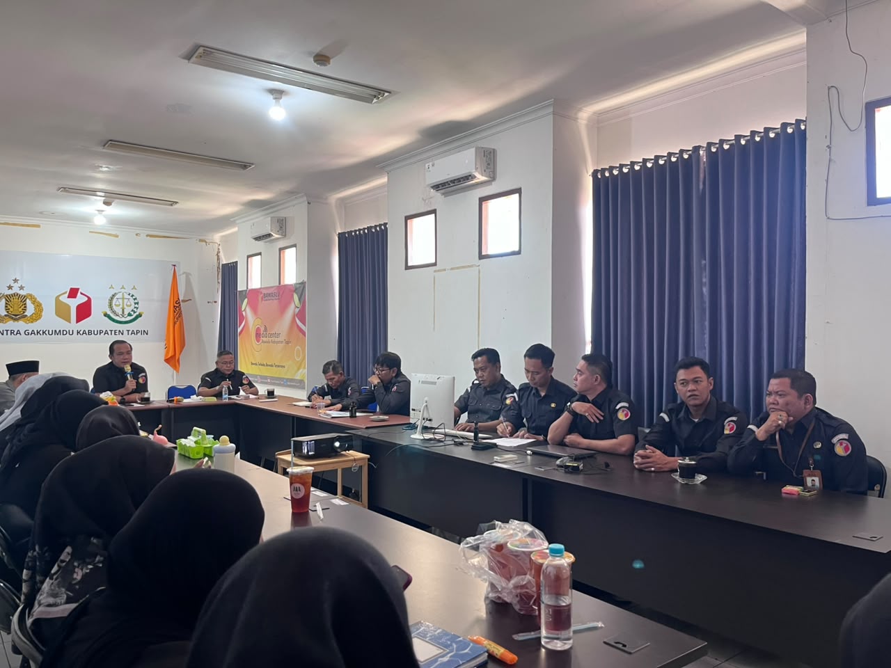 Perkuat Sinergi Organisasi, Bawaslu Tapin Gelar Rapat Internal