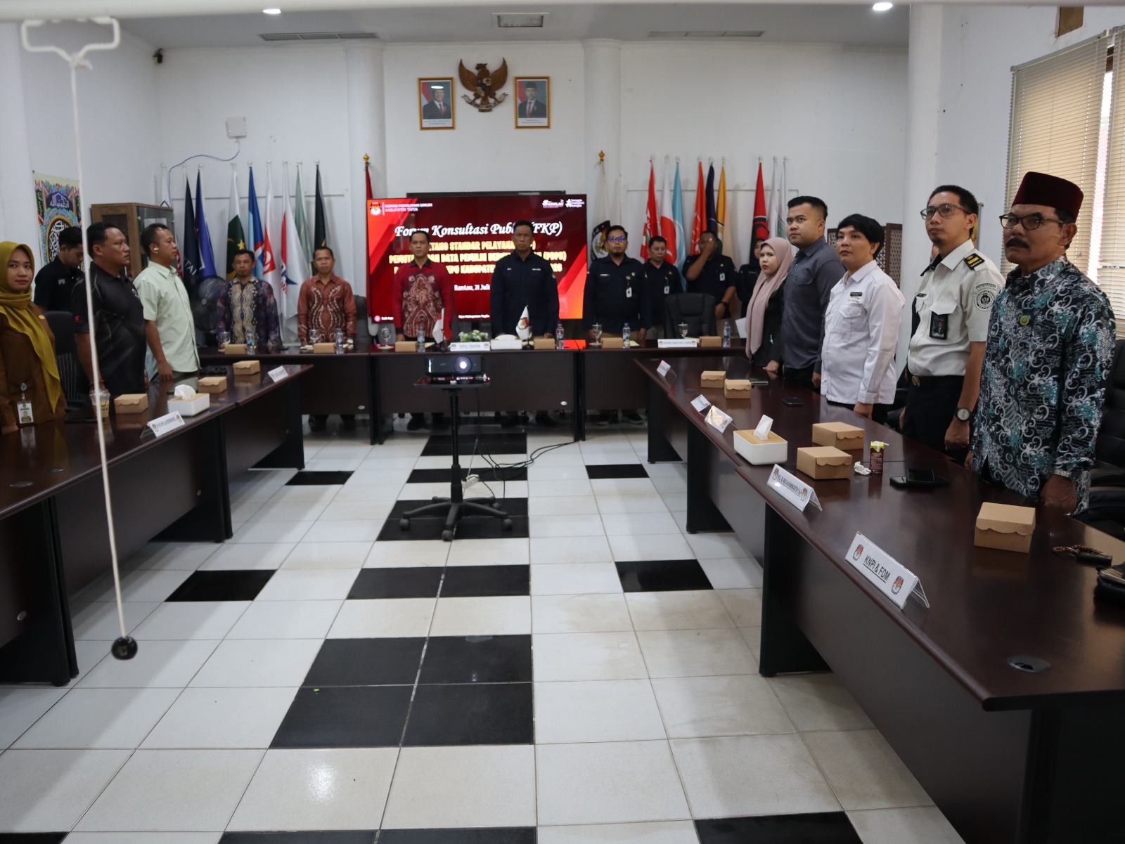 Bersama Kawal Data Pemilih, Bawaslu Tapin Hadiri Forum Konsultasi Publik