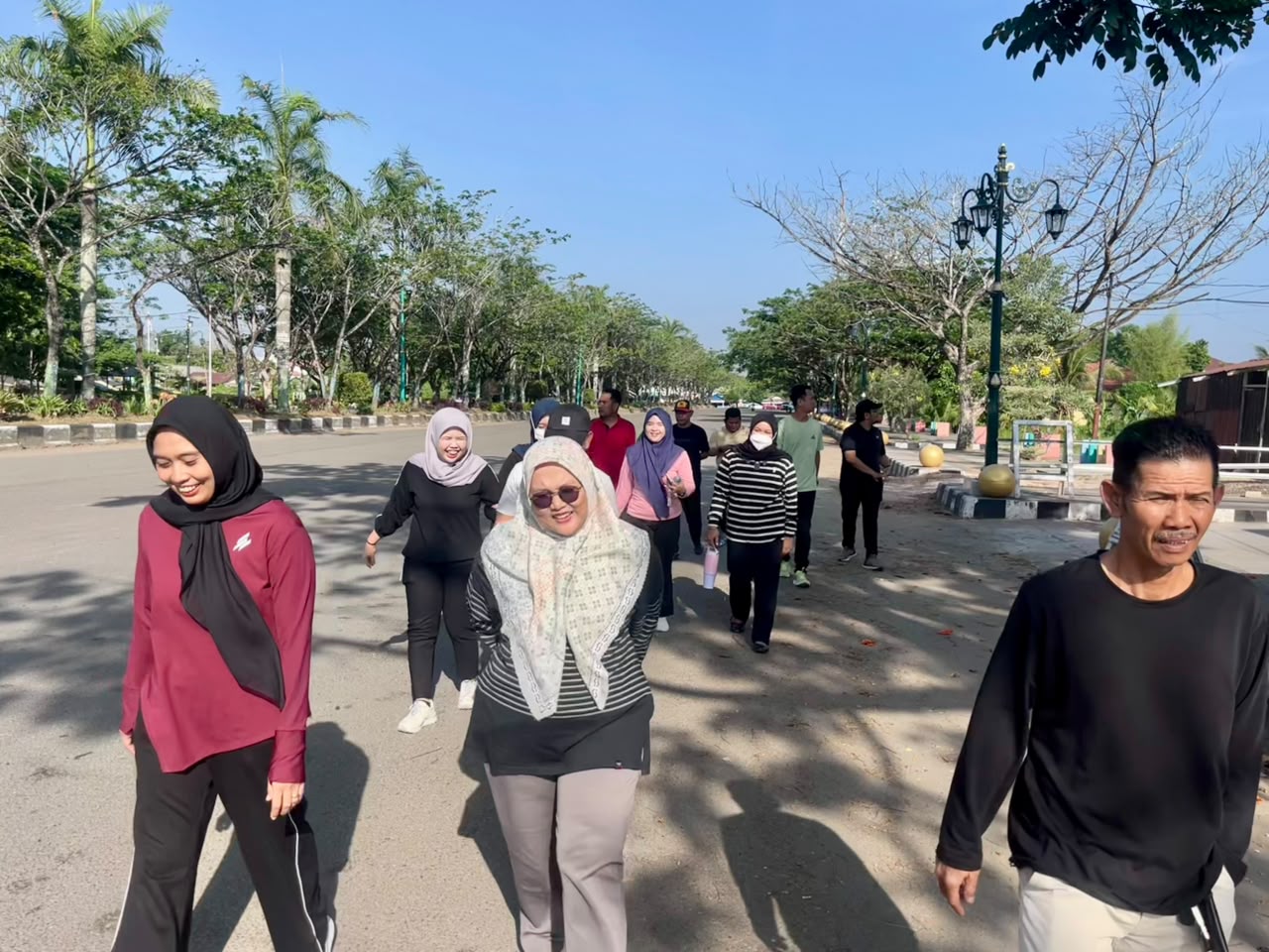 Jumat Sehati, Bawaslu Tapin Isi Pagi dengan Langkah Sehat dan Semangat Kebersamaan
