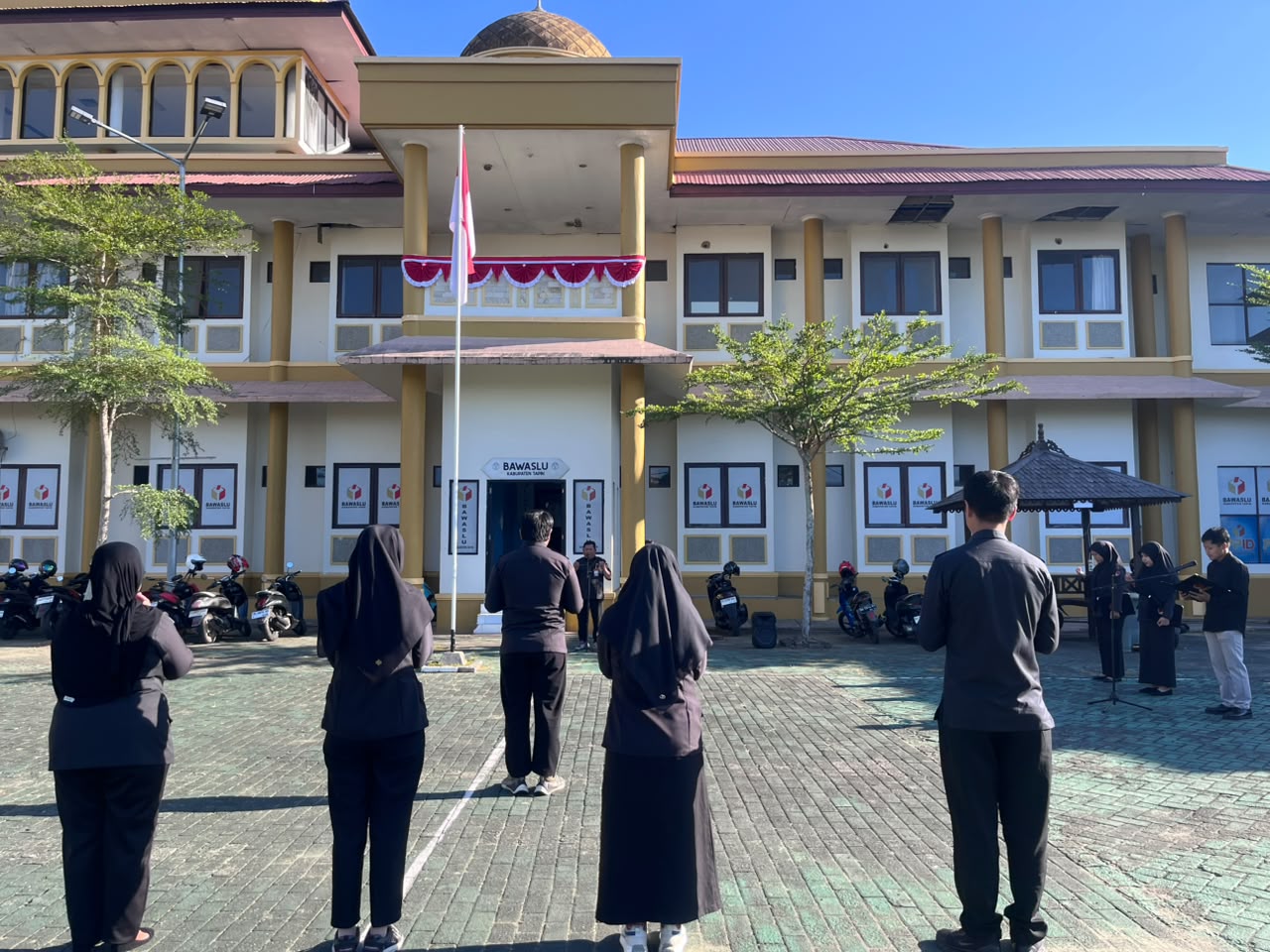 Disiplin Dimulai dari Diri Sendiri, Bawaslu Tapin Konsisten Laksanakan Apel Pagi