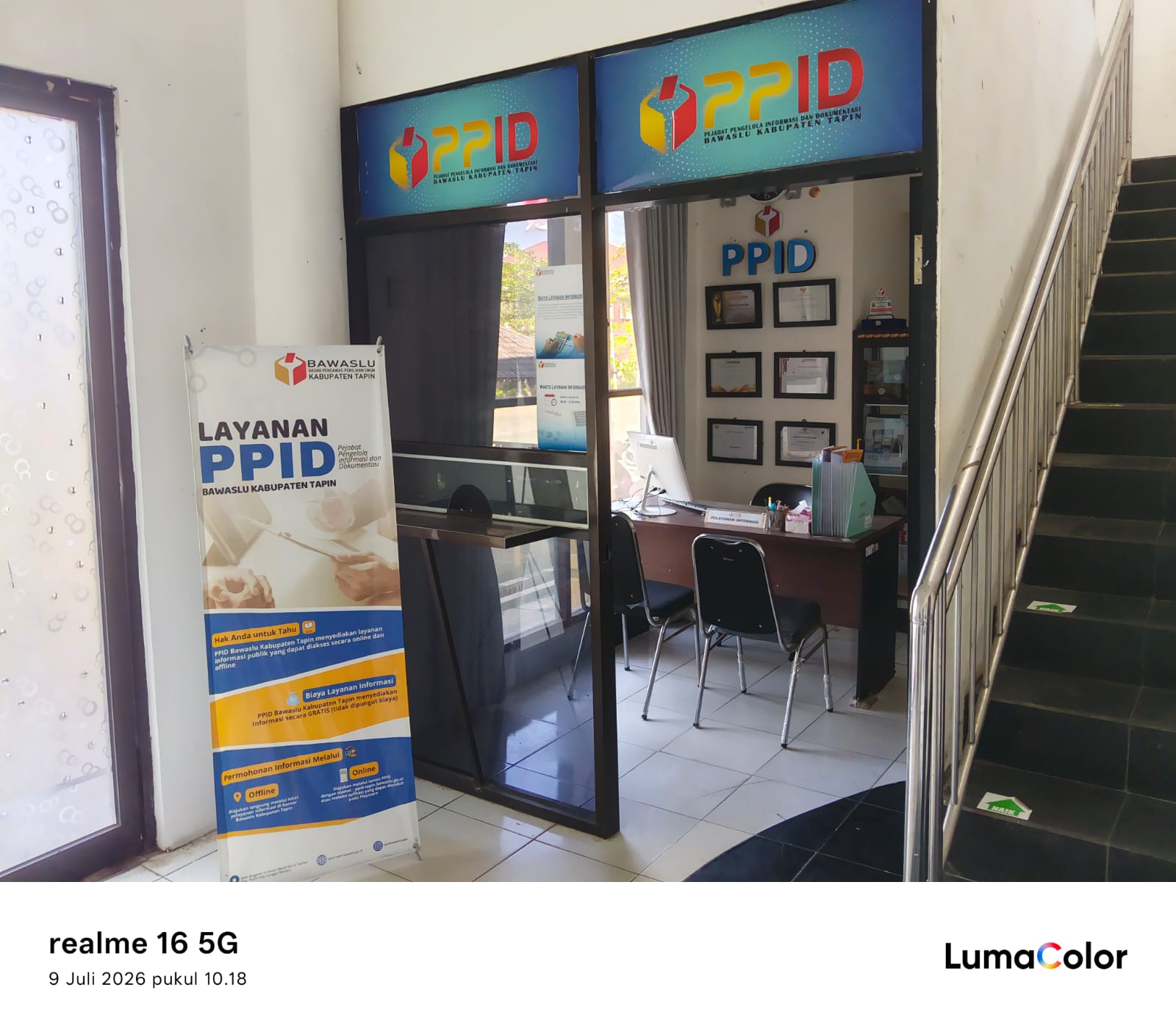Ruangan atau meja pelayanan informasi
