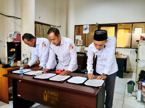 Menata Kerja, Menguatkan Kinerja: Bawaslu Tapin Ikuti Penandatanganan IKU 2026