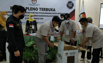 Pengawasan Rapat Pleno Terbuka Rekapitulasi Suara PSU Pilgub Kalsel 2020 Tingkat Kabupaten