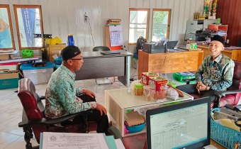 Anggota Bawaslu Kabupaten Tapin A Fadzlur Rahman sambangi Kementrian Agama Kabupaten Tapin untuk berkoordinasi terkait Pemutakhiran Data Pemilih Berkelanjutan (PDPB)