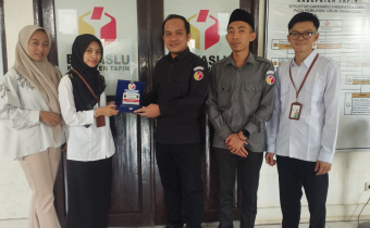 Koordinator Daerah Forum Demokrasi Milenial (FDM) Kabupaten Tapin beraudiensi dengan Bawaslu Tapin