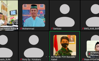 Ketua dan Anggota Bawaslu Kabupaten Tapin beserta Tim Fasilitasi Pengawasan Pemutakhiran Daftar Pemilih Berkelanjutan (PDPB) melaksanakan Rapat Koordinasi Via Zoom Meeting dengan Bawaslu Provinsi dan Bawaslu Kab/Kota se Kalimantan Selatan