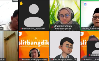 *Kepala Sekretariat Bawaslu Tapin Rahmadi Ikuti Rapat Zoom bersama Puslitbang