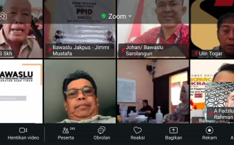 Anggota Bawaslu Tapin dan Staf Ikuti Rapat Evaluasi Pengisian Form Pencegahan Online