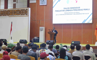 MRK saat memberikan sambutan pada acara Dialog Demokrasi Penguatan Lembaga Pengawas Pemilu