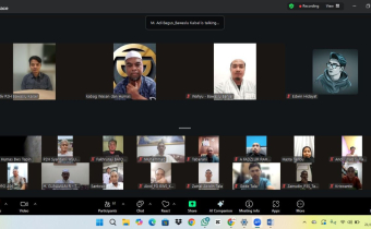 Ketua dan Anggota bersama Tim Humas Bawaslu Tapin ikuti kegiatan Sosialisasi Assessment Kehumasan Bawaslu Tahun 2025 yang dilaksanakan melalui Zoom Meeting