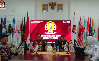 Anggota Bawaslu Tapin Santoso saat menjadi narasumber pada podcast Bincang Pemilu