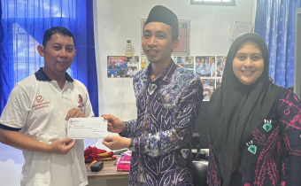 Anggota Bawaslu Tapin A Fadzlur Rahman Sampaikan langsung surat Imbauan kepada KPU Tapin Terkait Sosialisasi Pemutakhiran Data Partai Politik Berkelanjutan