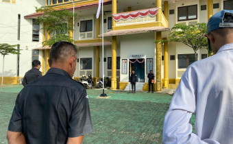 A. Fadzlur Rahman Pimpin Apel Pagi Senin dihalaman Kantor