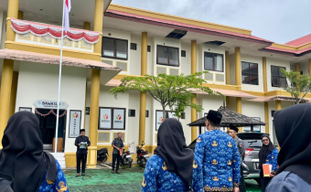 Ketua Bawaslu Tapin, Abid Fikasi Gulo pimpin Upacara Peringatan Hari Ibu ke-97 Tahun 2025 di lingkungan Bawaslu Tapin