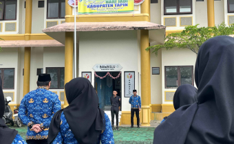 Anggota Bawaslu Tapin A FAdzlur Rahman Pimpin Upacara Peringatan Hut Korpri