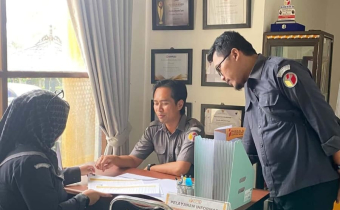 Tim Supervisi Tinjau Langsung Sarana dan Prasarana Pelayanan Informasi di ruang pelayanan informasi Bawaslu Kabupaten Tapin