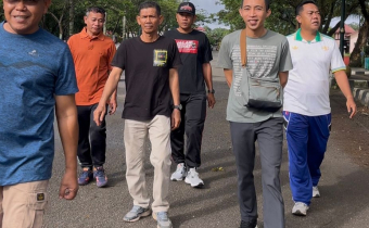 Jajaran Bawaslu Kabupaten Tapin Laksanakan Jalan Santai Jumat Sehati