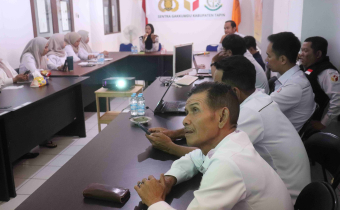 Bawaslu Tapin Bekali Aparatur Bahasa Isyarat untuk Wujudkan Pelayanan Ramah Disabilitas