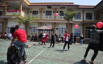 Merah Putih Berkibar, Tawa Menggema: Serunya HUT ke-81 RI di Bawaslu Tapin
